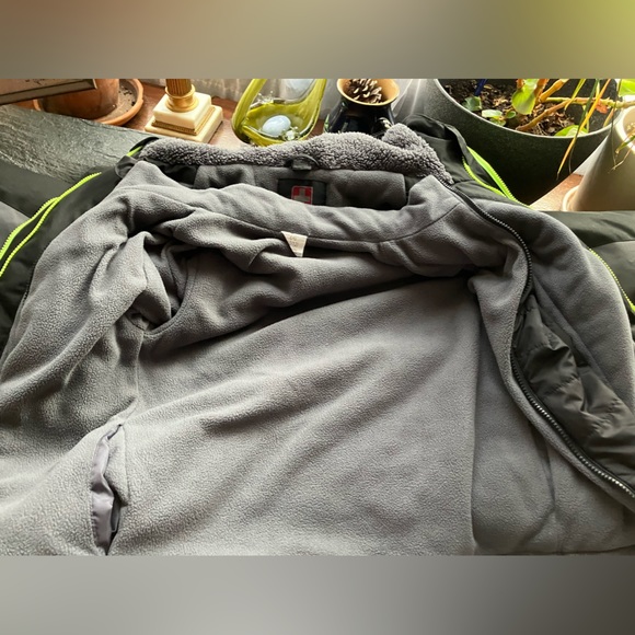 Child Swiss Tech Coat - Picture 5 of 13